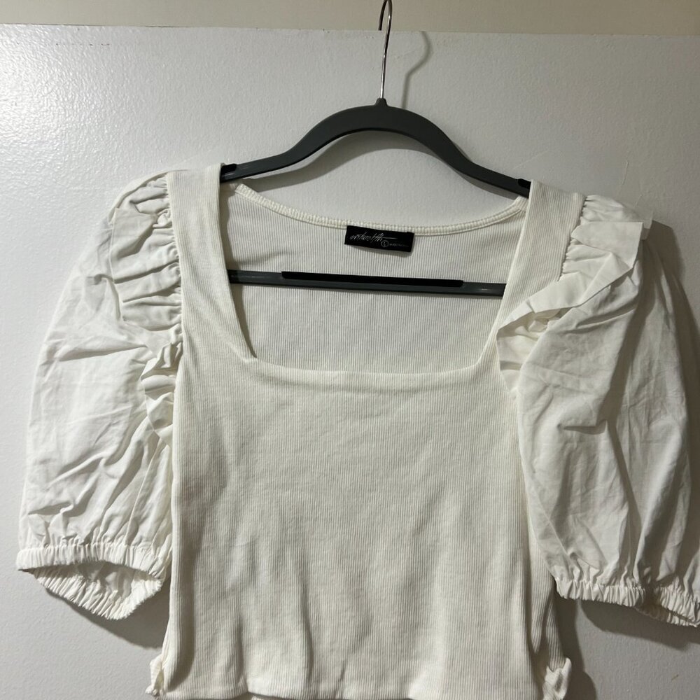 π€β¨ On Twelfth White Puffy Sleeve Top β Size L π€β¨ - Picture 4 of 8